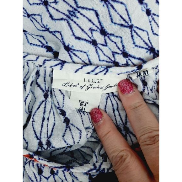 L.O.G.G  poet embroidered lace up front sz 4 top - Picture 3 of 4